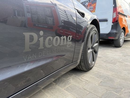 Belettering Tesla
